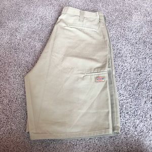 Dickies men shorts size 34